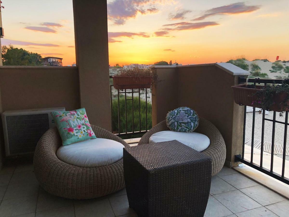 Boutique Studio At Oasis Vip Club Lägenhet Slăntjev Brjag Exteriör bild