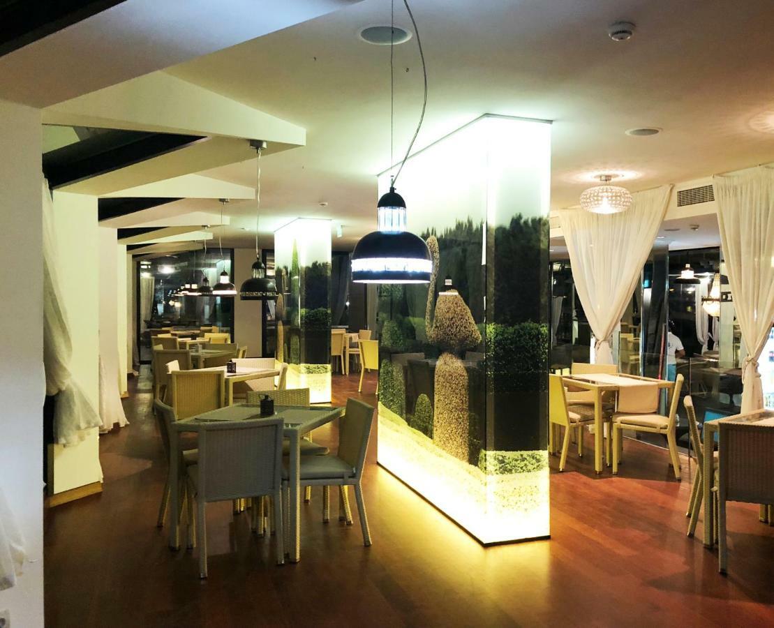 Boutique Studio At Oasis Vip Club Lägenhet Slăntjev Brjag Exteriör bild
